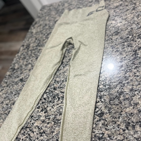 ECHT Olive Leggings - Picture 2 of 4